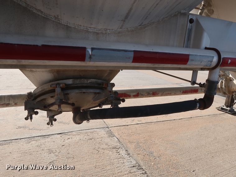 image for item DG7005 1998 Fruehauf HAB-T2-J1000X pneumatic dry bulk trailer