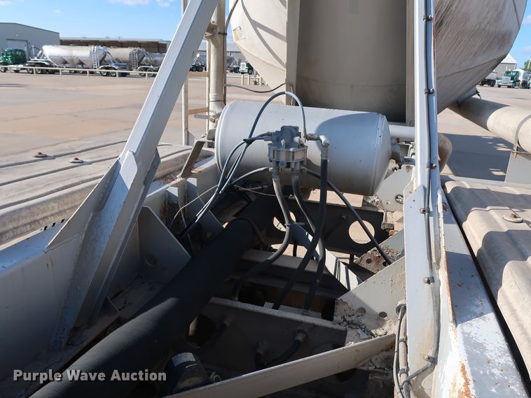 image for item DG7005 1998 Fruehauf HAB-T2-J1000X pneumatic dry bulk trailer