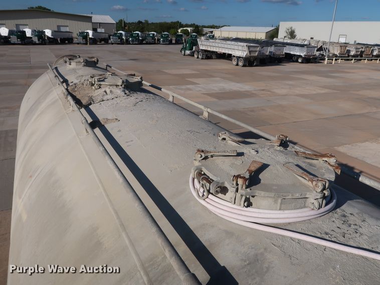 image for item DG7005 1998 Fruehauf HAB-T2-J1000X pneumatic dry bulk trailer