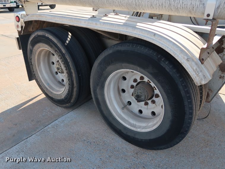 image for item DG7005 1998 Fruehauf HAB-T2-J1000X pneumatic dry bulk trailer