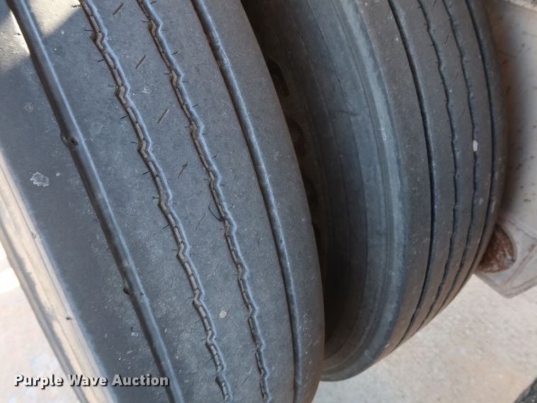 image for item DG7005 1998 Fruehauf HAB-T2-J1000X pneumatic dry bulk trailer