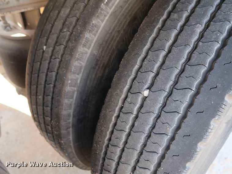 image for item DG7005 1998 Fruehauf HAB-T2-J1000X pneumatic dry bulk trailer