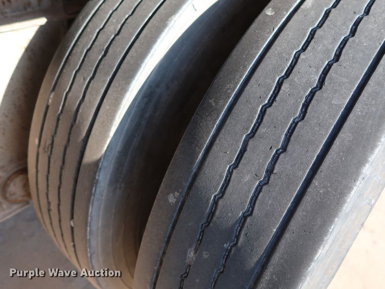 image for item DG7005 1998 Fruehauf HAB-T2-J1000X pneumatic dry bulk trailer