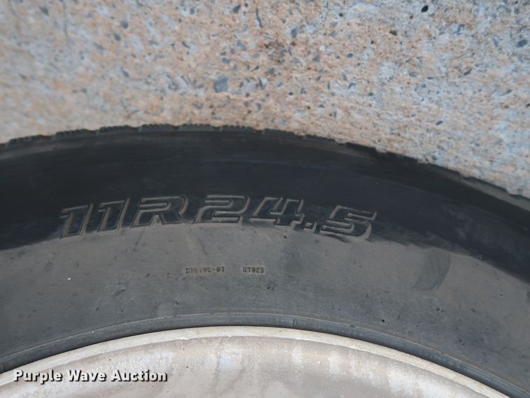 image for item DG7005 1998 Fruehauf HAB-T2-J1000X pneumatic dry bulk trailer