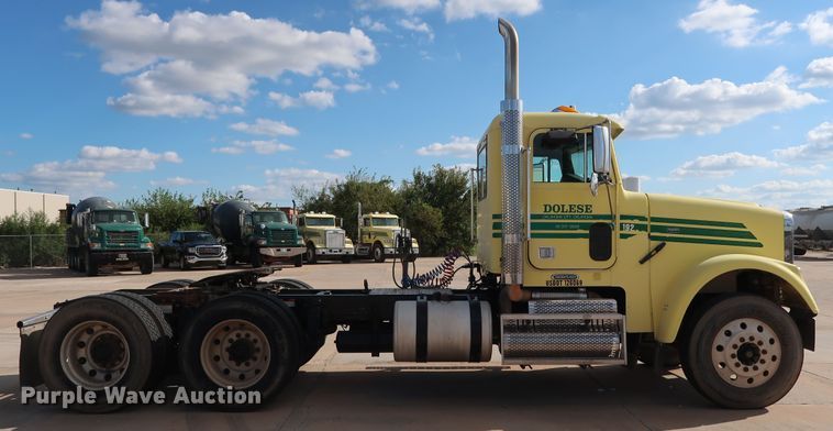 image for item DG7006 2009 Freightliner FLD semi truck