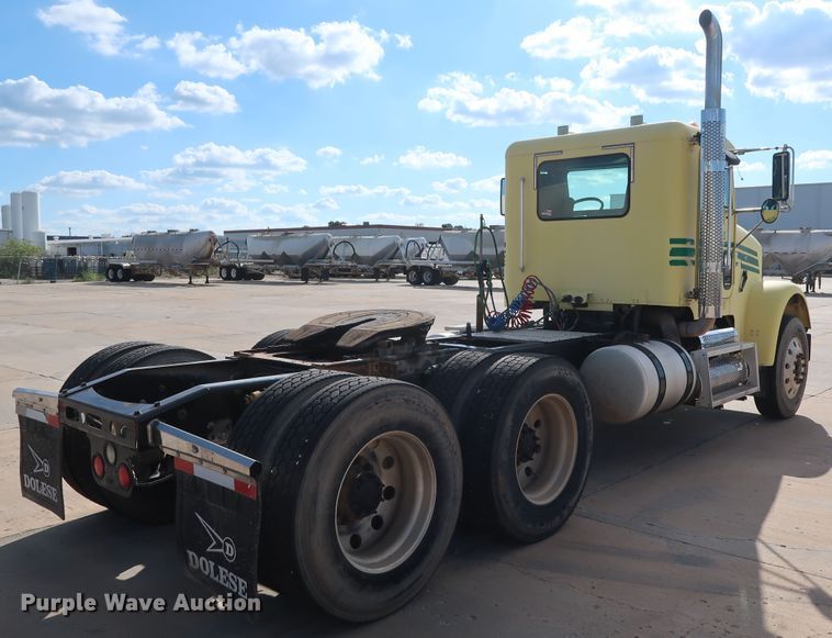 image for item DG7006 2009 Freightliner FLD semi truck