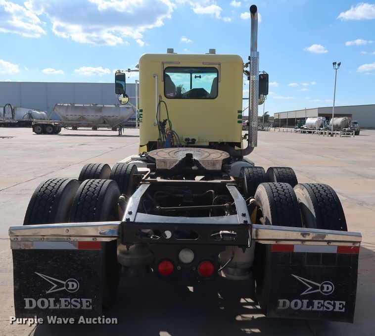 image for item DG7006 2009 Freightliner FLD semi truck