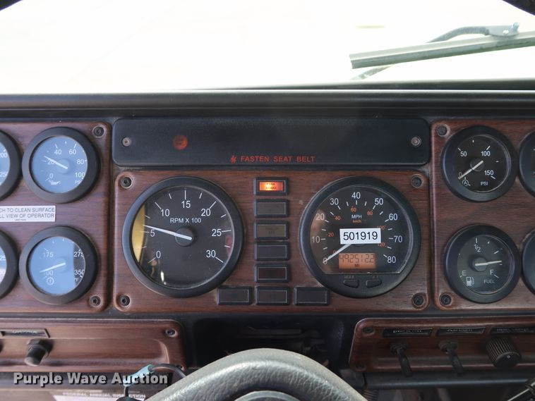 image for item DG7006 2009 Freightliner FLD semi truck