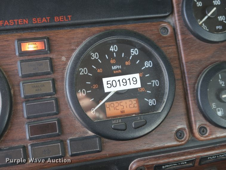 image for item DG7006 2009 Freightliner FLD semi truck