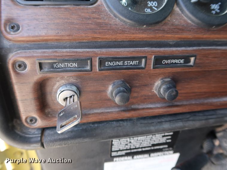 image for item DG7006 2009 Freightliner FLD semi truck