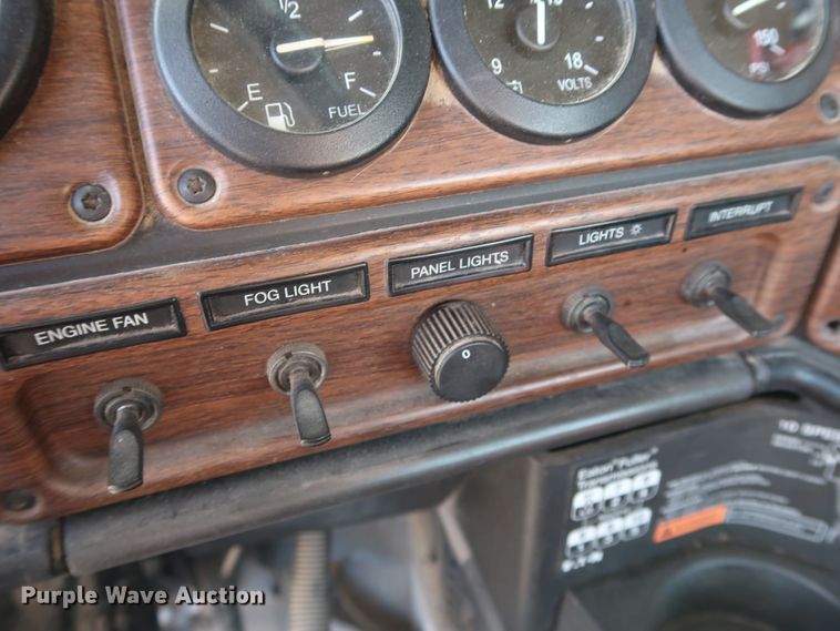 image for item DG7006 2009 Freightliner FLD semi truck