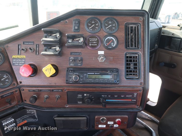 image for item DG7006 2009 Freightliner FLD semi truck