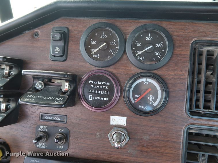 image for item DG7006 2009 Freightliner FLD semi truck