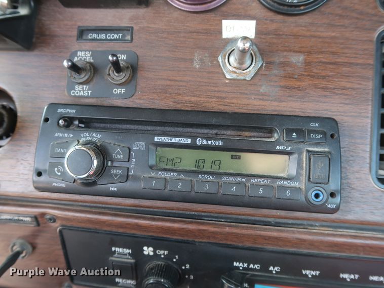 image for item DG7006 2009 Freightliner FLD semi truck