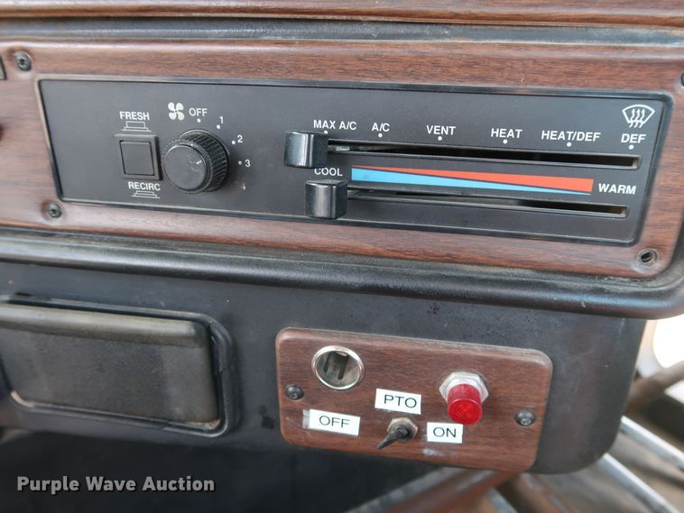 image for item DG7006 2009 Freightliner FLD semi truck