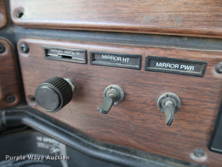 image for item DG7006 2009 Freightliner FLD semi truck