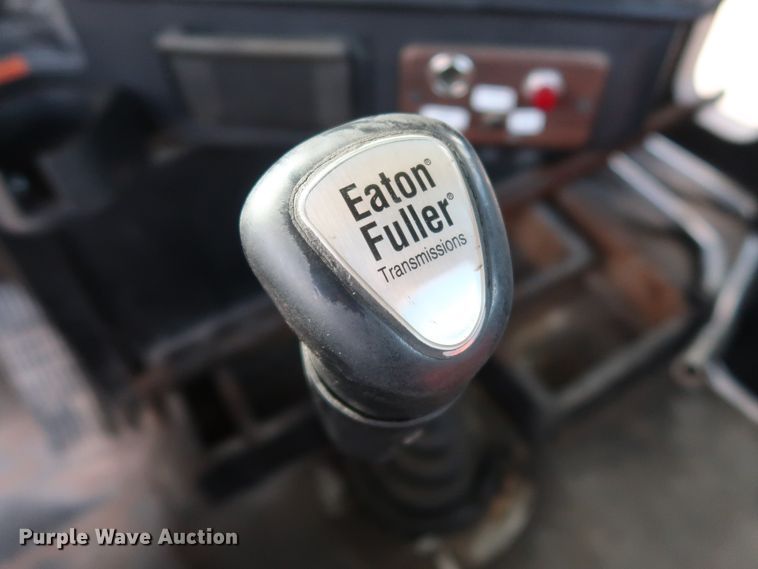 image for item DG7006 2009 Freightliner FLD semi truck