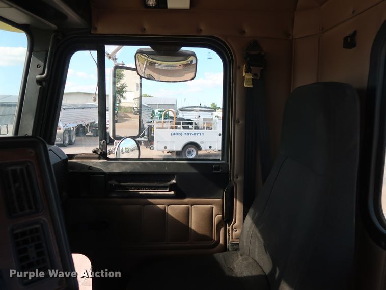 image for item DG7006 2009 Freightliner FLD semi truck