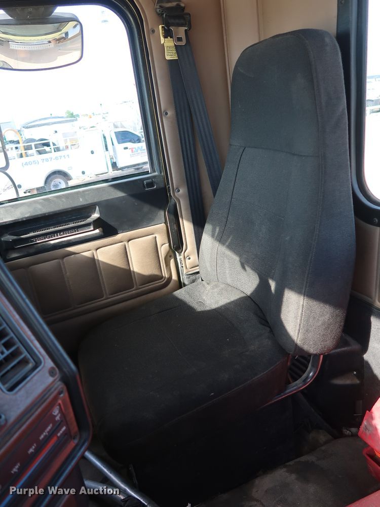 image for item DG7006 2009 Freightliner FLD semi truck