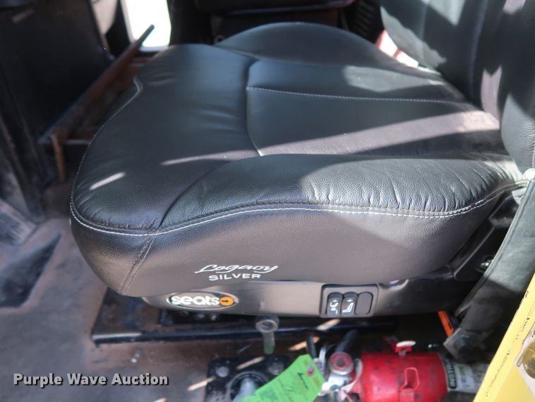 image for item DG7006 2009 Freightliner FLD semi truck