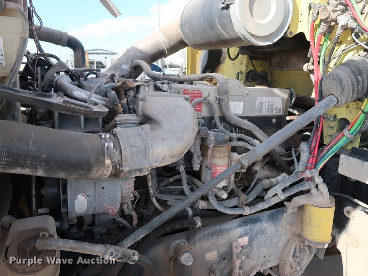 image for item DG7006 2009 Freightliner FLD semi truck