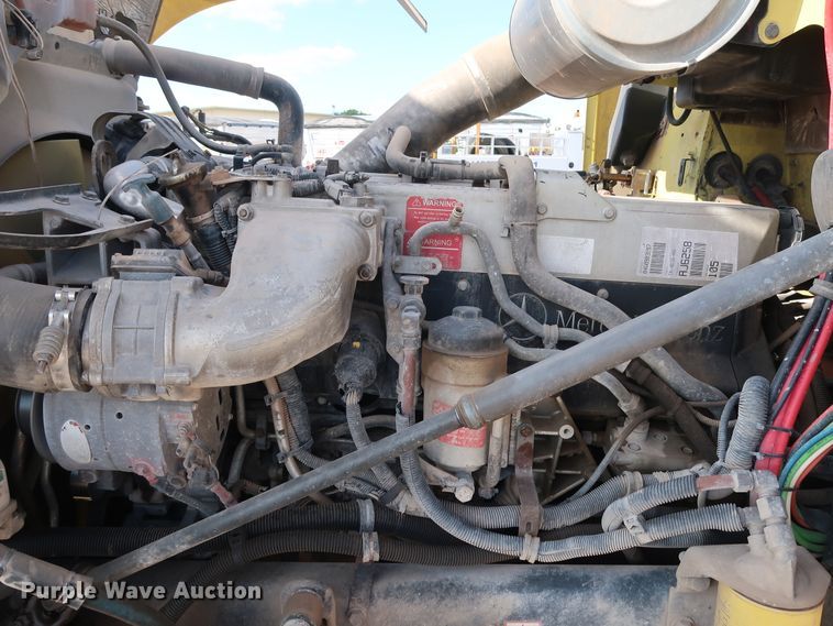 image for item DG7006 2009 Freightliner FLD semi truck