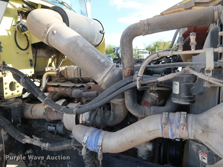 image for item DG7006 2009 Freightliner FLD semi truck