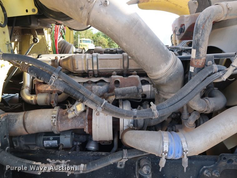 image for item DG7006 2009 Freightliner FLD semi truck