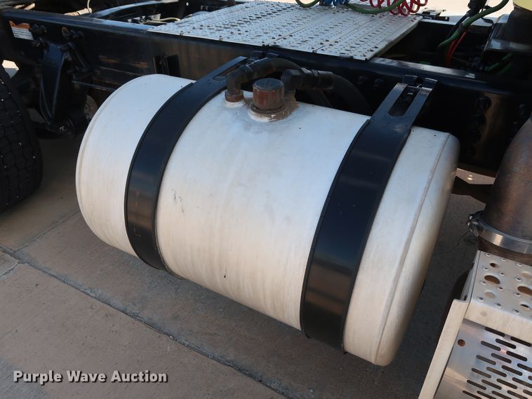 image for item DG7006 2009 Freightliner FLD semi truck