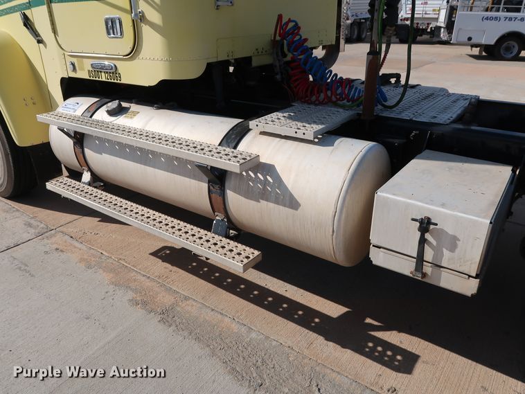 image for item DG7006 2009 Freightliner FLD semi truck