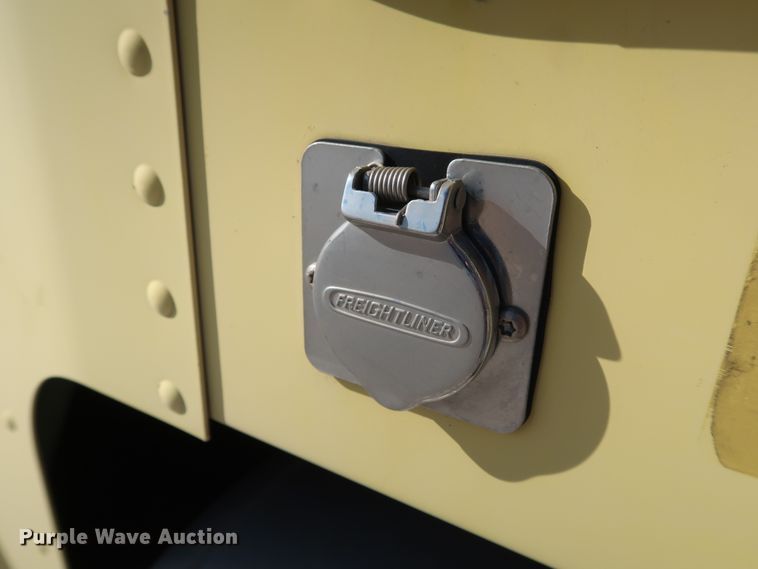 image for item DG7006 2009 Freightliner FLD semi truck