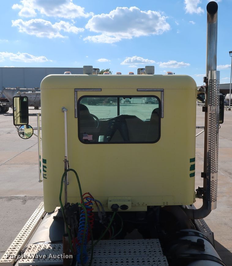 image for item DG7006 2009 Freightliner FLD semi truck