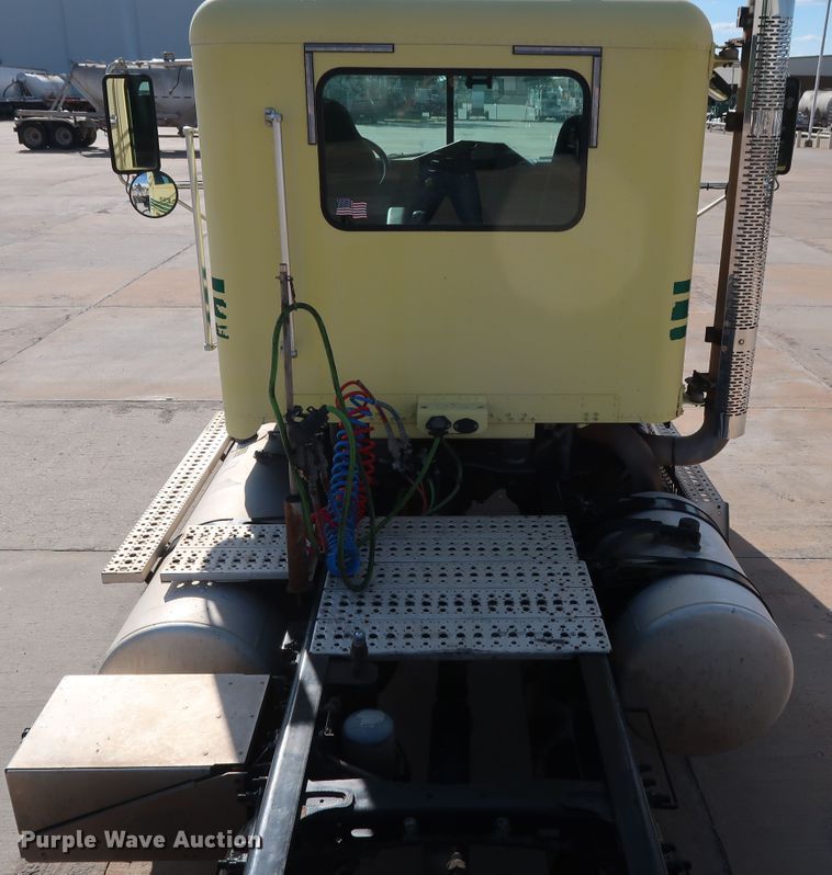 image for item DG7006 2009 Freightliner FLD semi truck