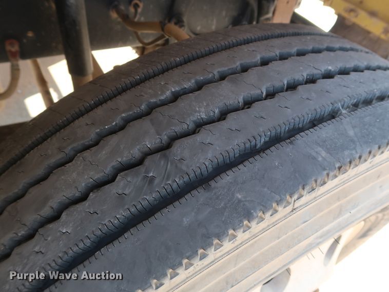 image for item DG7006 2009 Freightliner FLD semi truck