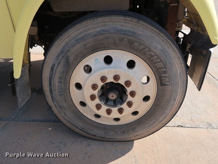 image for item DG7006 2009 Freightliner FLD semi truck