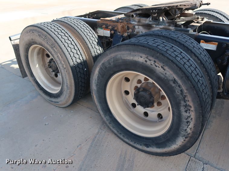 image for item DG7006 2009 Freightliner FLD semi truck