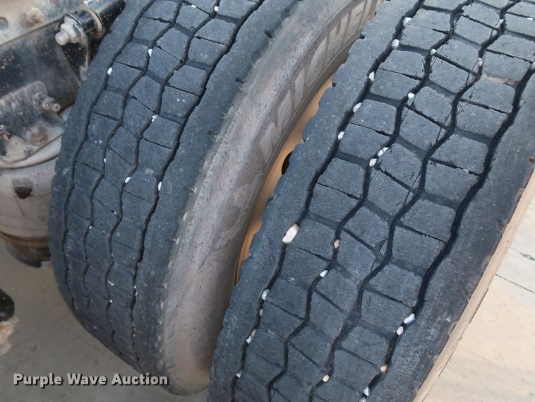 image for item DG7006 2009 Freightliner FLD semi truck