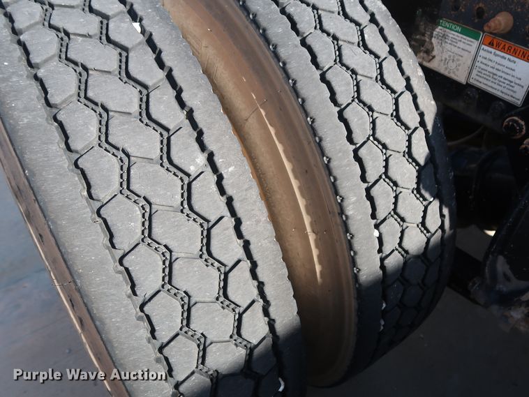 image for item DG7006 2009 Freightliner FLD semi truck