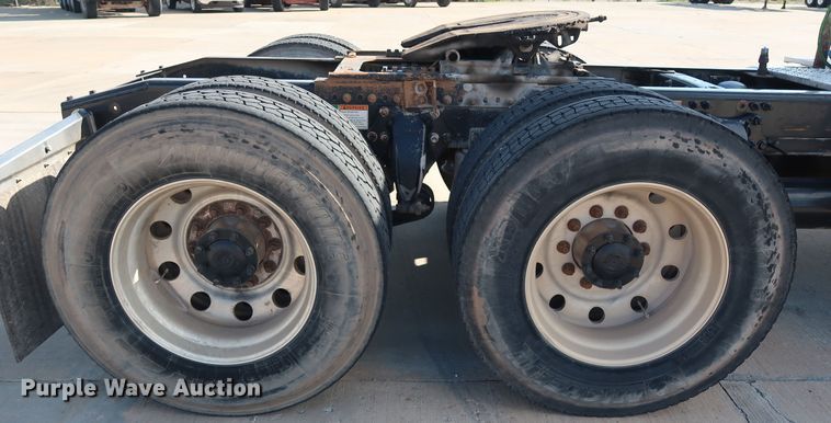 image for item DG7006 2009 Freightliner FLD semi truck