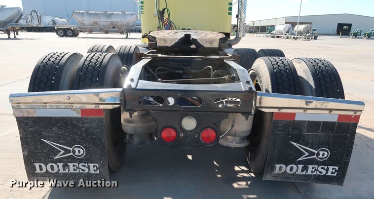 image for item DG7006 2009 Freightliner FLD semi truck