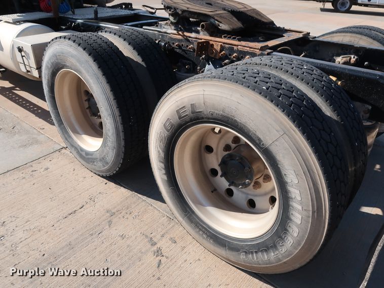 image for item DG7006 2009 Freightliner FLD semi truck