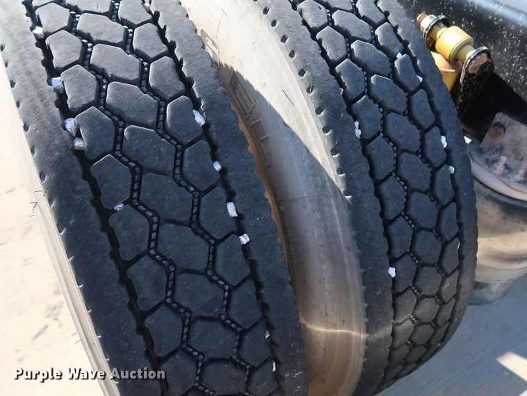 image for item DG7006 2009 Freightliner FLD semi truck