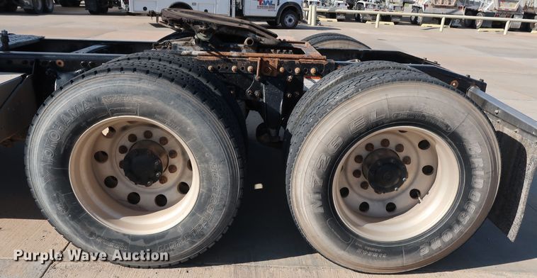 image for item DG7006 2009 Freightliner FLD semi truck