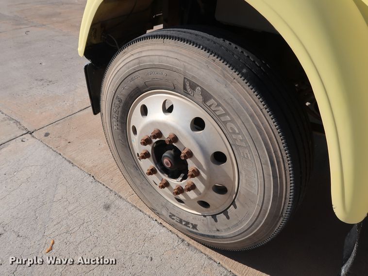 image for item DG7006 2009 Freightliner FLD semi truck