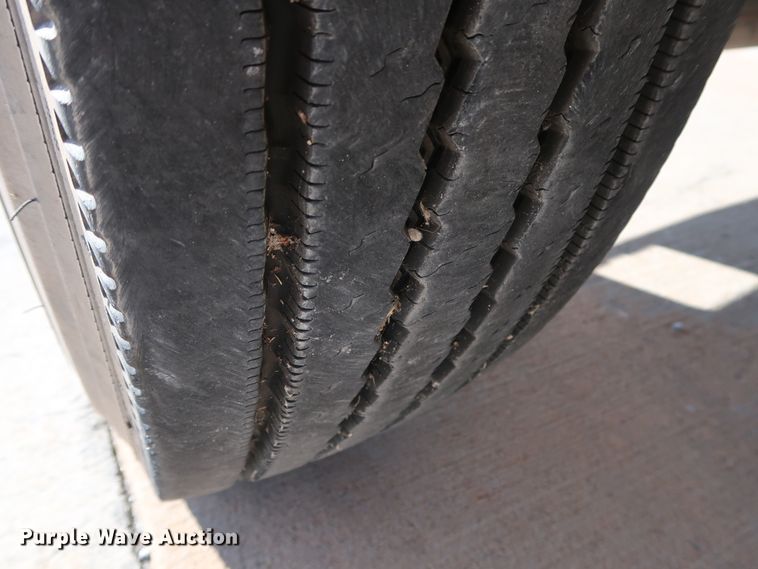 image for item DG7006 2009 Freightliner FLD semi truck