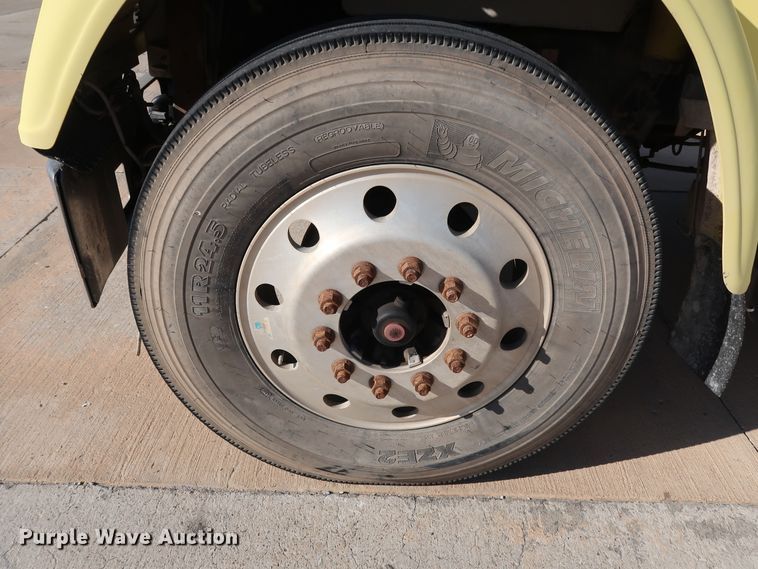 image for item DG7006 2009 Freightliner FLD semi truck