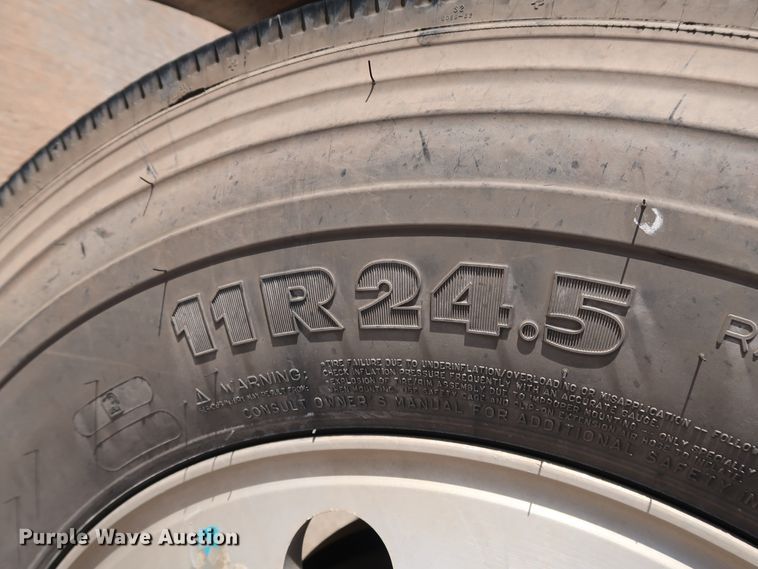 image for item DG7006 2009 Freightliner FLD semi truck