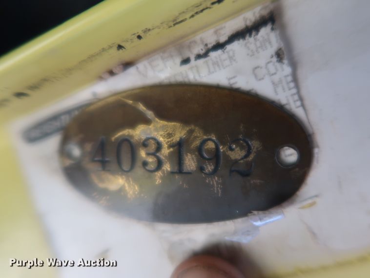 image for item DG7006 2009 Freightliner FLD semi truck