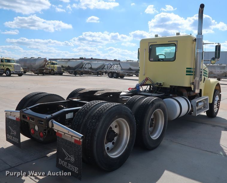 image for item DG7007 2008 Freightliner FLD semi truck