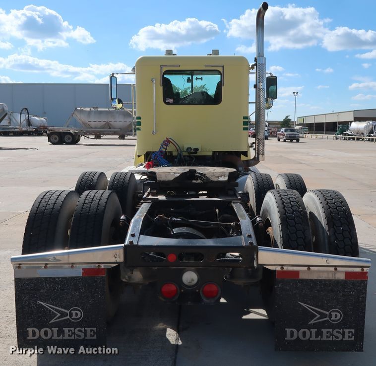 image for item DG7007 2008 Freightliner FLD semi truck